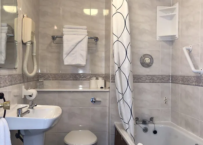 Guest house Harveys Guest House 3*